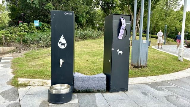 施行一周“升级版”游园带来哪些“乐与痛”?开元棋牌app遛狗、帐篷……上海公园新规(图5) 施行一周“升级版”游园带来哪些“乐与痛”?开元棋牌app遛狗、帐篷……上海公园新规(图5)